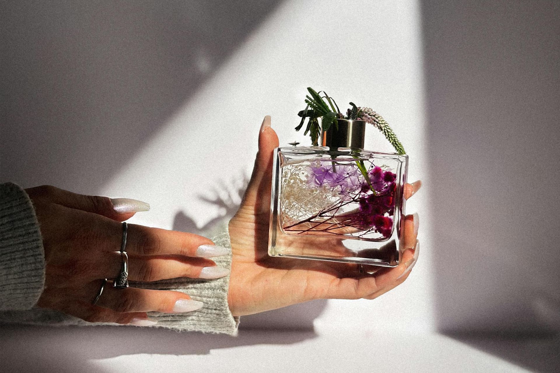 How many sprays in a 20ml perfume bottle?