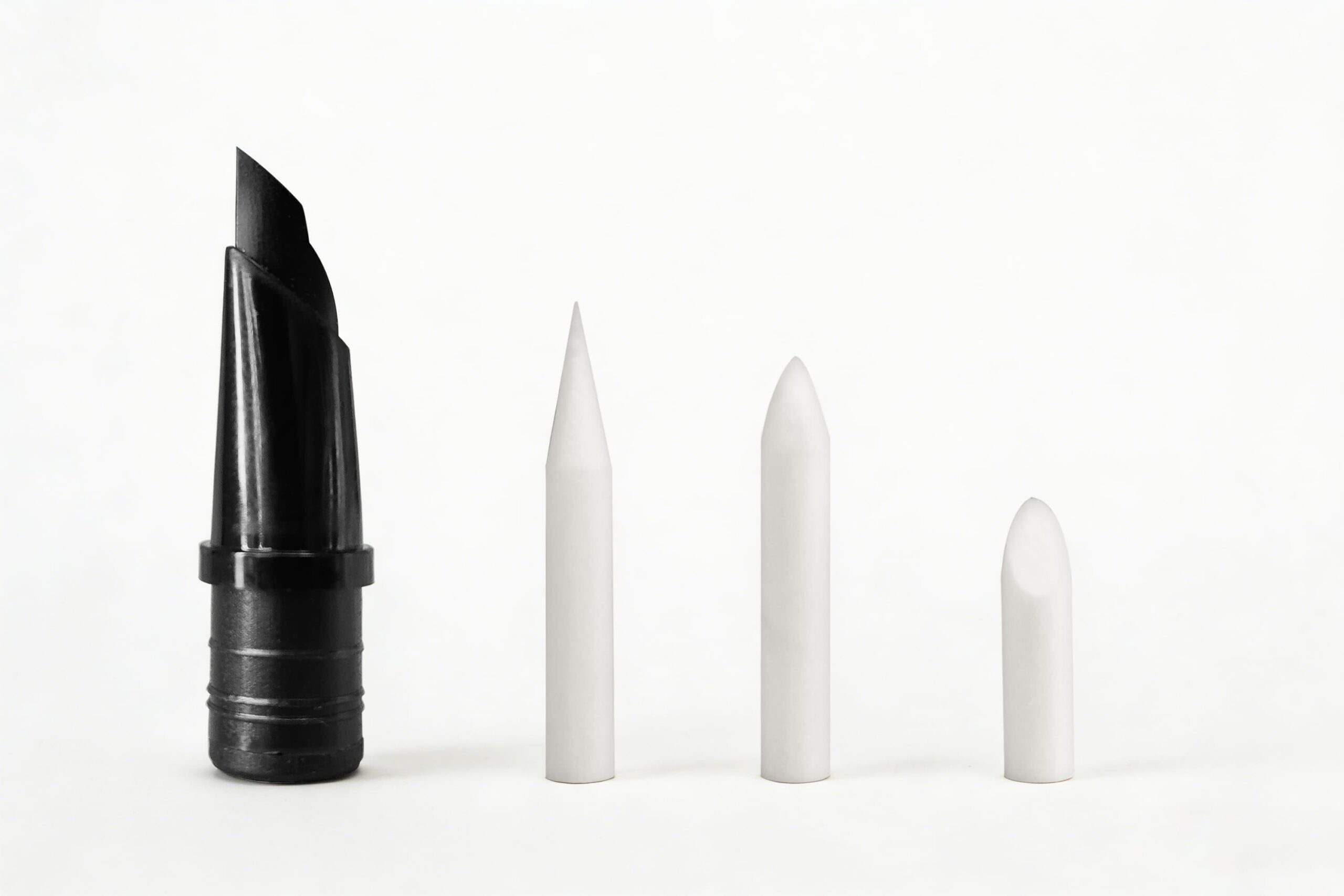 Plastic or fiber eyeliner pen